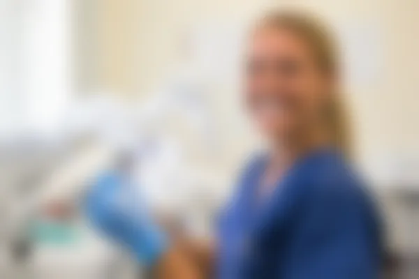 乌鲁木齐臻美口腔医院种植牙价格表：原价18800元起，现优惠仅需15800元起，助您轻松实现良好微笑！