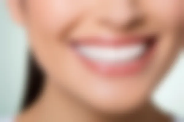 活动义齿现价仅需2500元起，厦门现代口腔门诊部为您提供高品质服务，原价3000元起，尽享更多实惠选择！