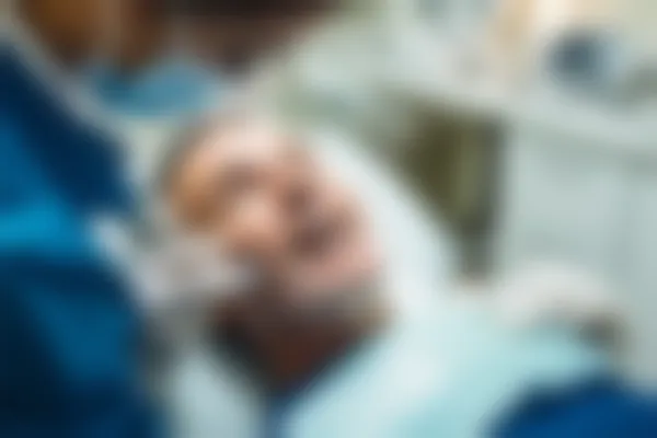 广西达美口腔医院种植牙收费标准为9800元起，现推出优惠价仅需6800元起，让您轻松拥有自信的笑容！