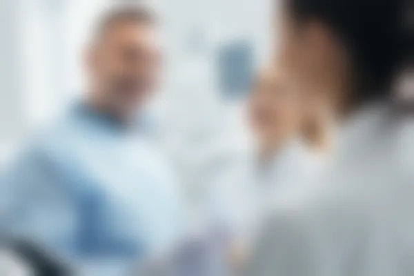 平湖尚博口腔门诊部烤瓷牙价格表：原价3000元起，现仅需2500元起，尽享优质口腔护理服务。