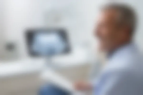 广州健拓口腔门诊部拔牙服务现优惠，仅需600元起，原价800元起！抓住机会，轻松解决您的口腔健康问题！