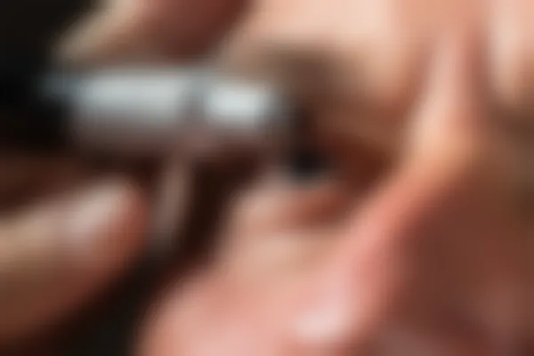 成都何氏视佳眼科医院电话，找到我们，了解地址、联系方式，查看价格表