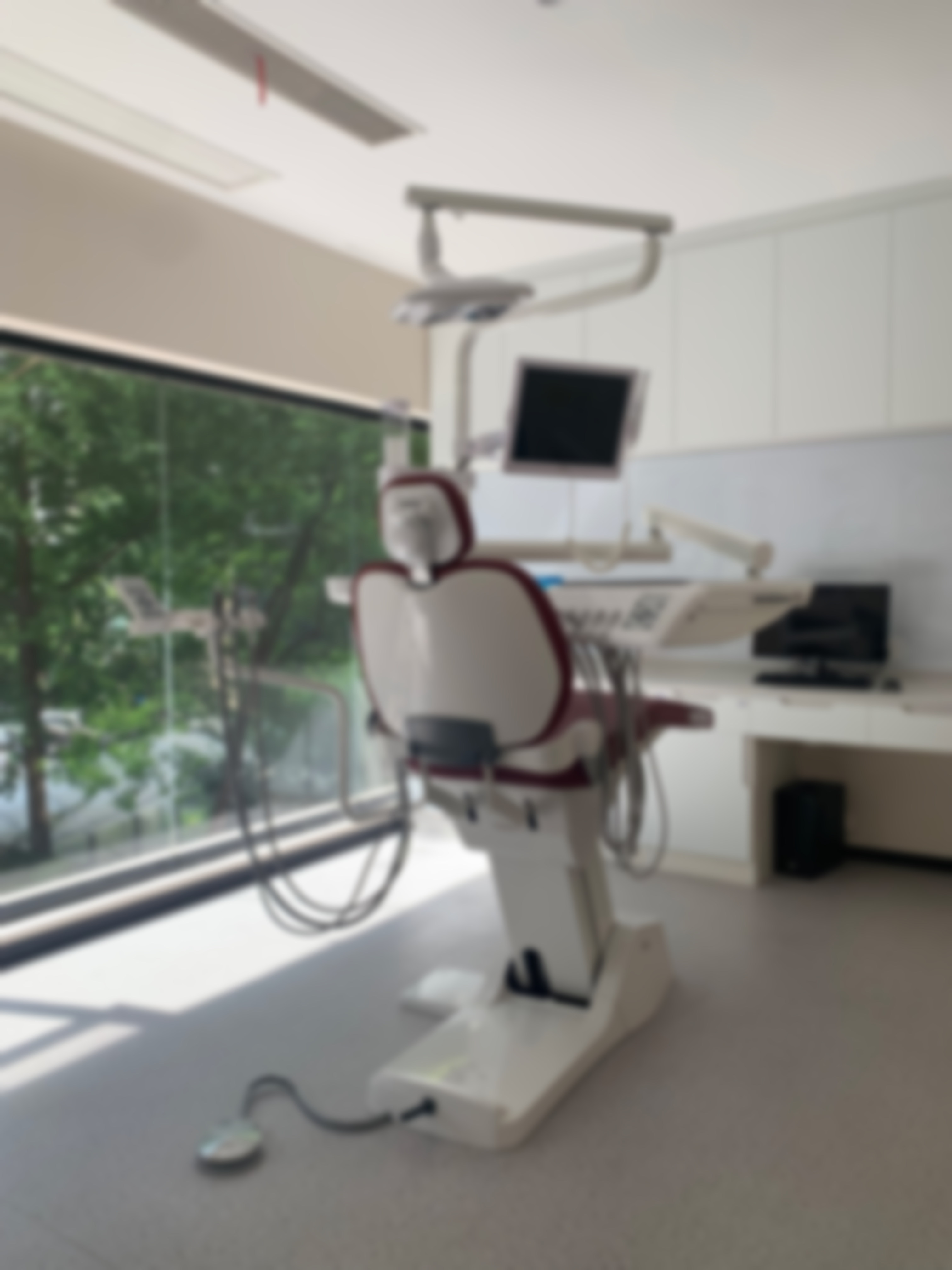 浙江省吕越洋收费一览表：树脂补牙200 - 600元/颗，全瓷冠修复1500 - 4000元/颗 