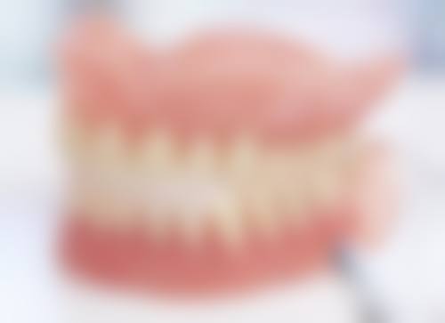 种植牙需要把牙龈切开吗？这取决于种植方式和患者情况，不同情形差异大！ 