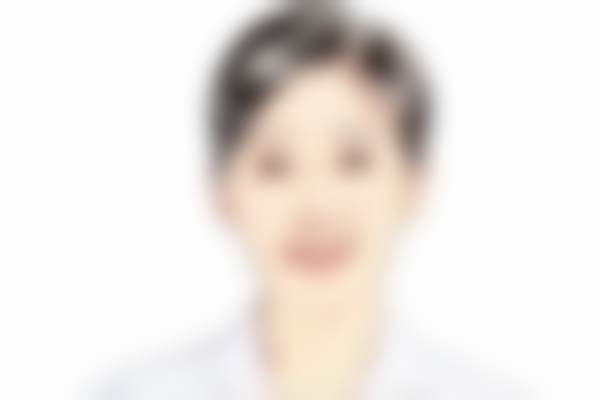 我摘下眼镜那一刻，终于告别了七八百度的近视困扰